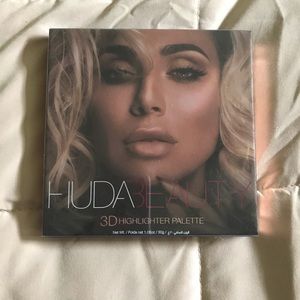 Huda highlighter palette